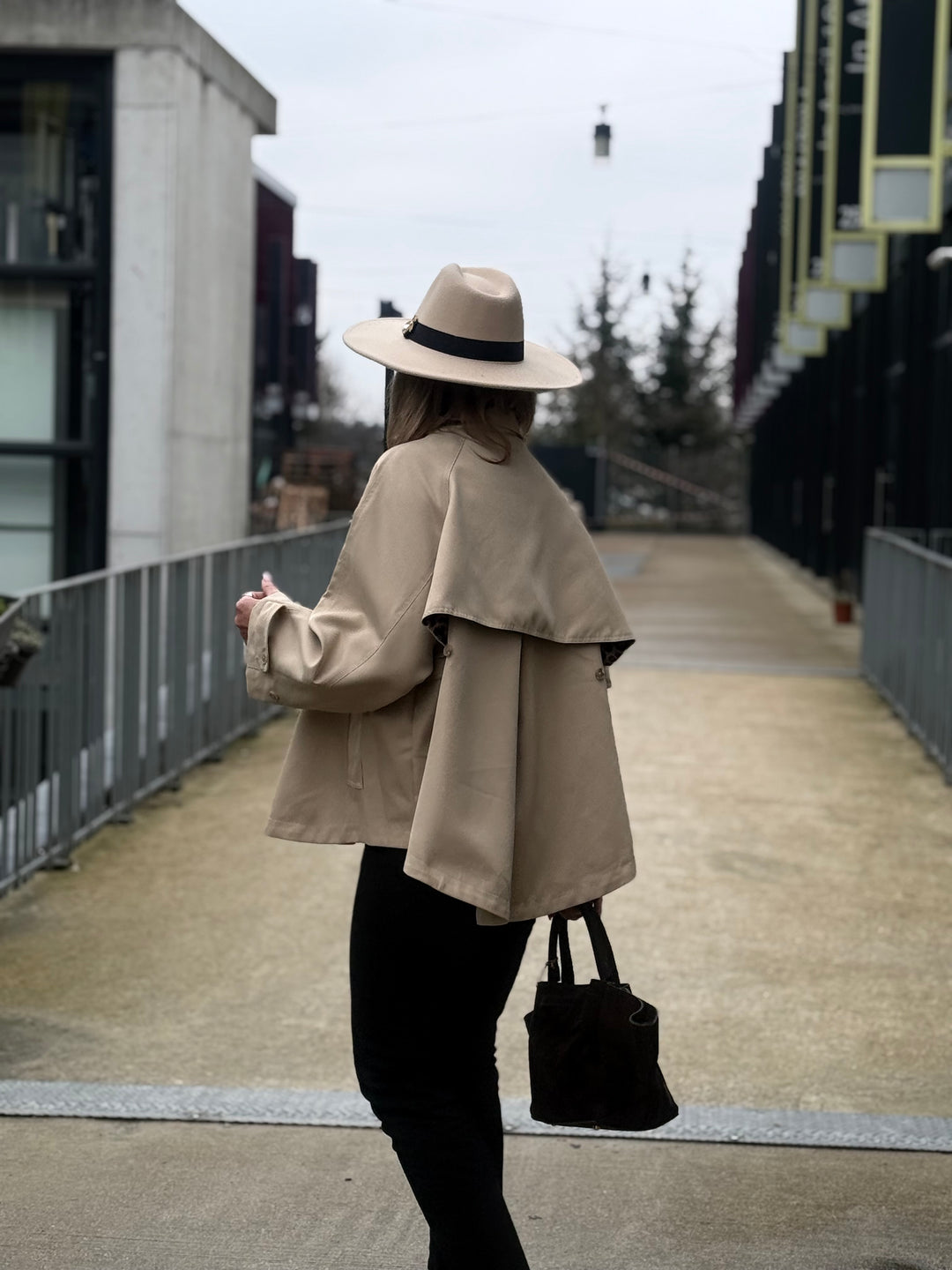 Parka court dos voulant beige