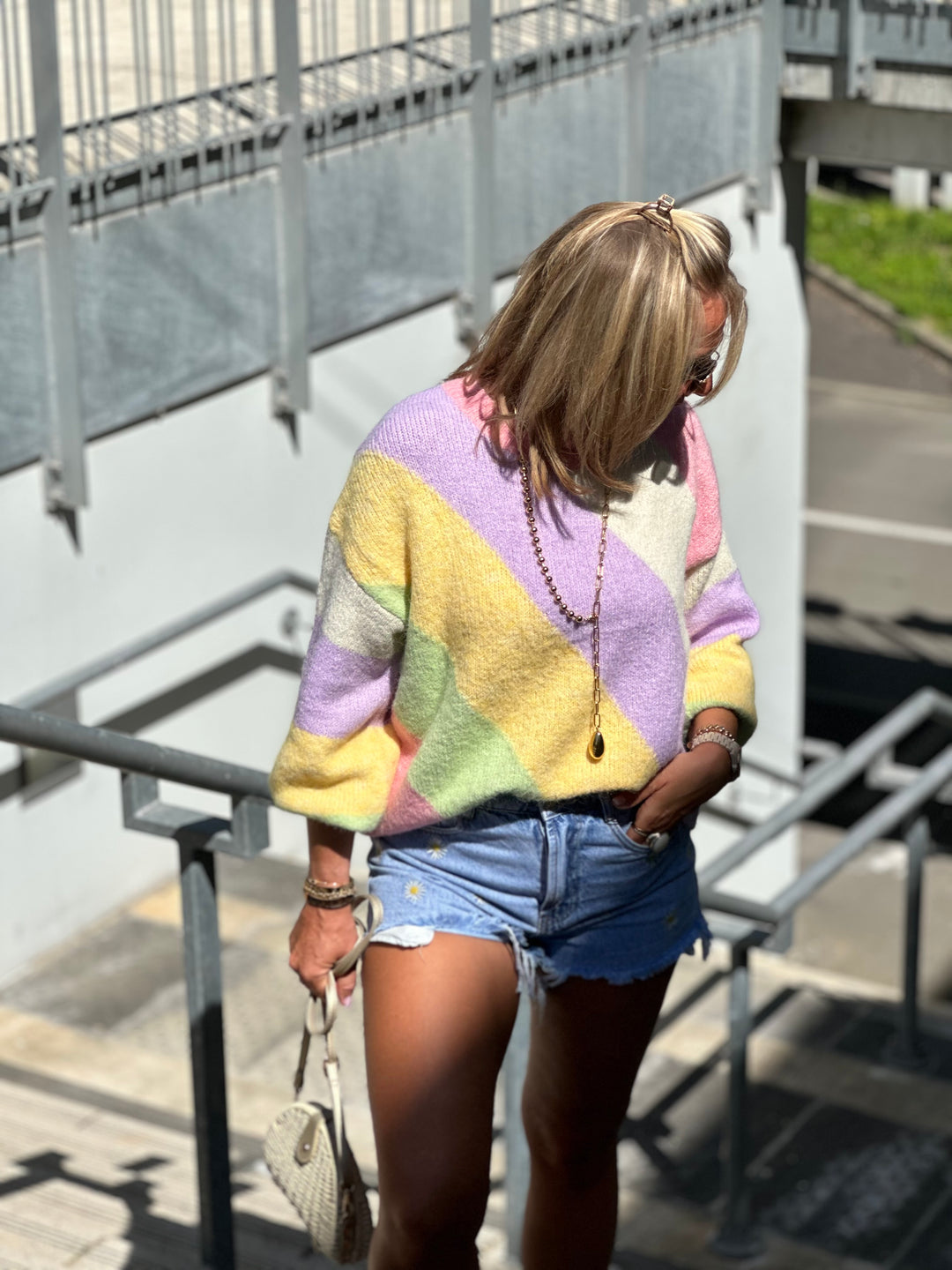 Pull douce arc-en-ciel