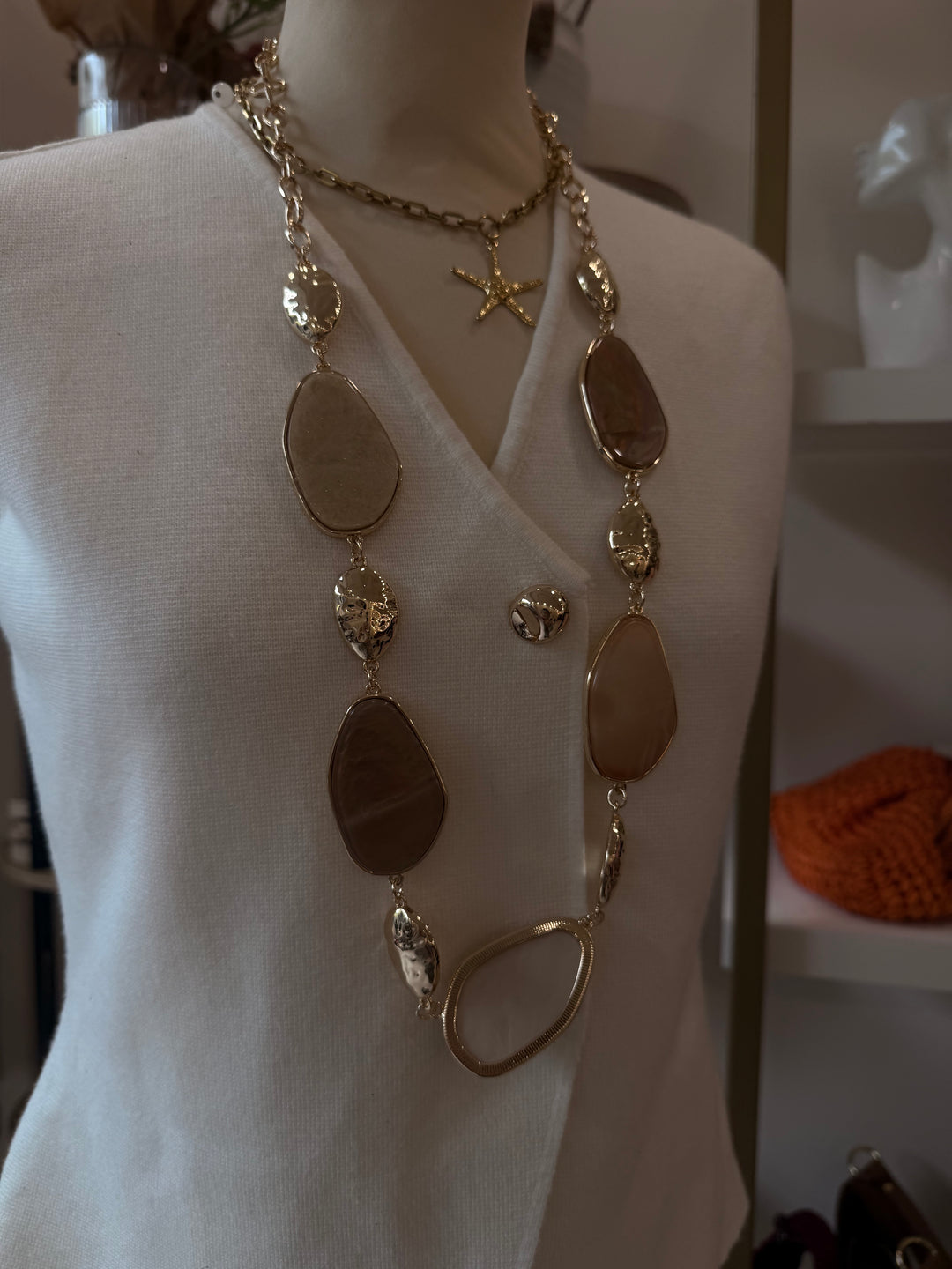 Collier pierres long nacré beige