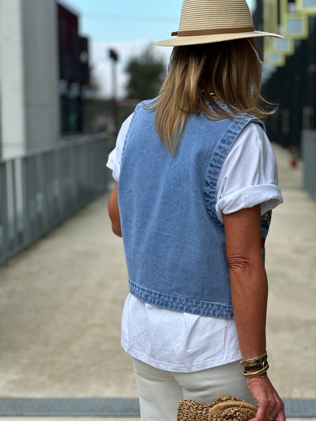 Gilet jean sans manches brodé coloris