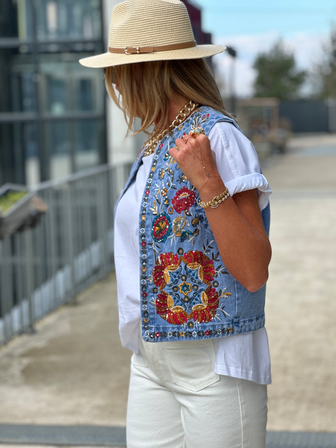 Gilet jean sans manches brodé coloris