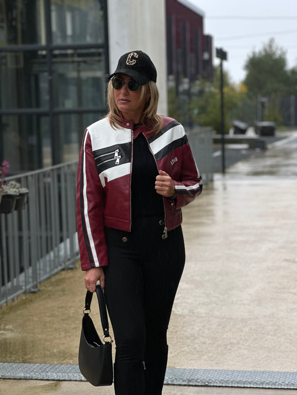 Veste similicuir bordeaux bandes blanc