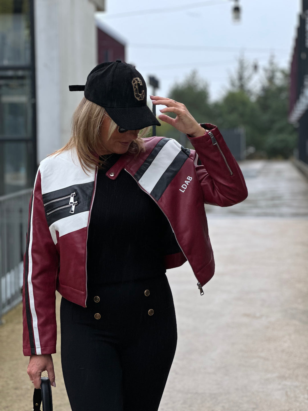 Veste similicuir bordeaux bandes blanc