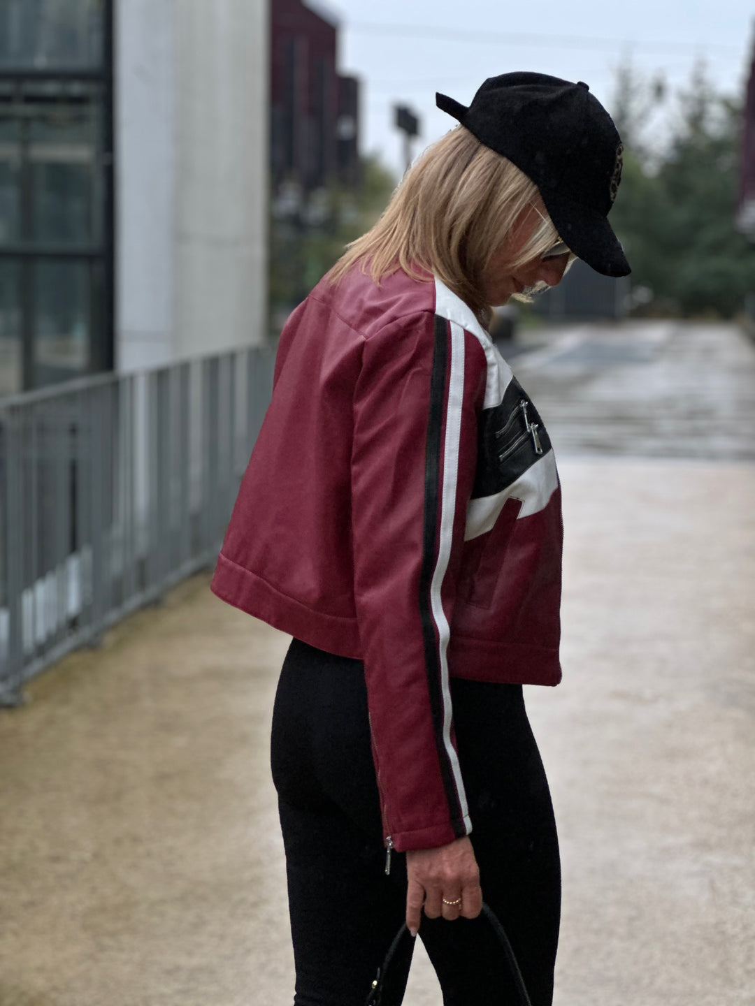 Veste similicuir bordeaux bandes blanc