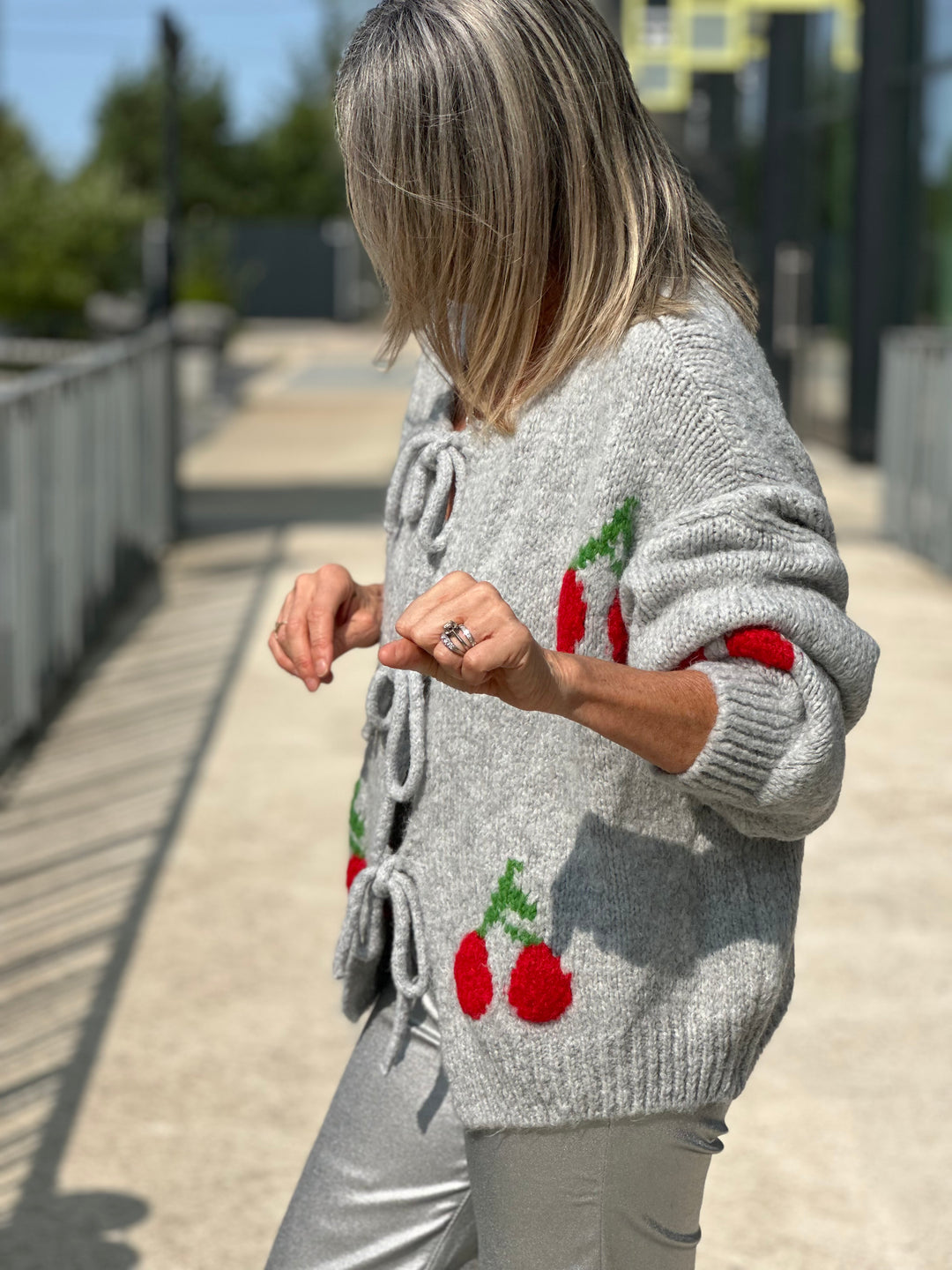 Pull/gilet cerise 🍒 gris