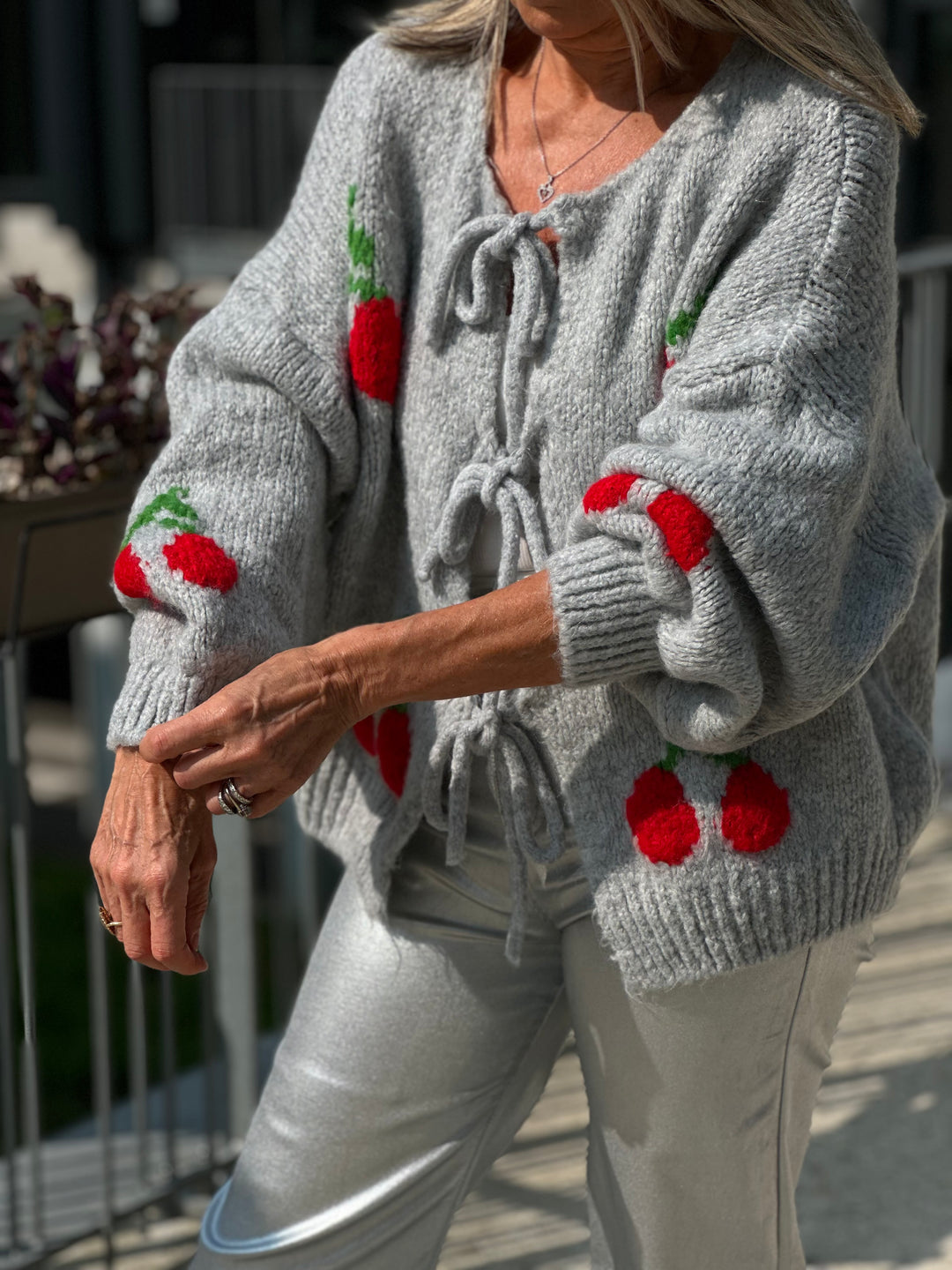 Pull/gilet cerise 🍒 gris