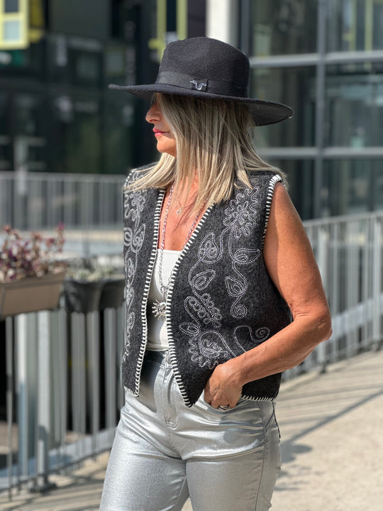 Gilet maille brodée en gris foncé