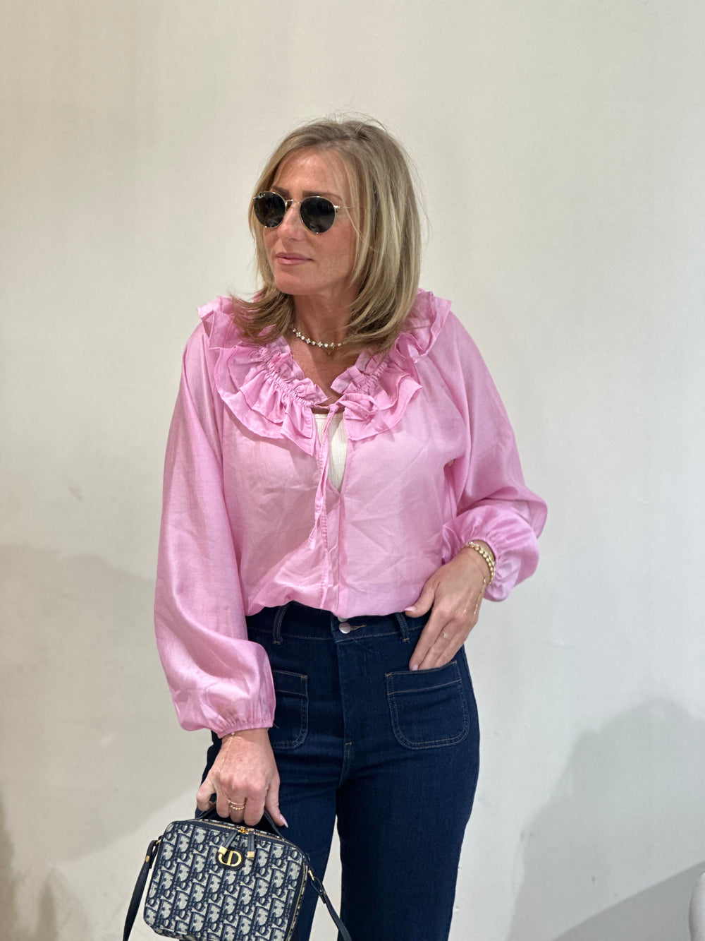 Blouse col volant rose