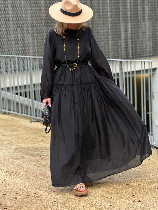 Robe longue ceinturée en Noir/Pf250