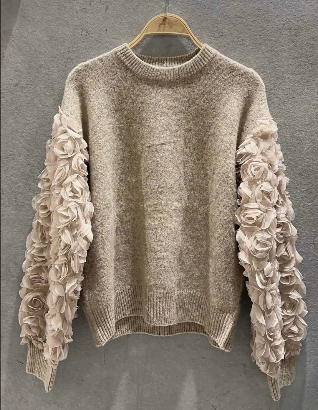 Pull manches fleuri taupe