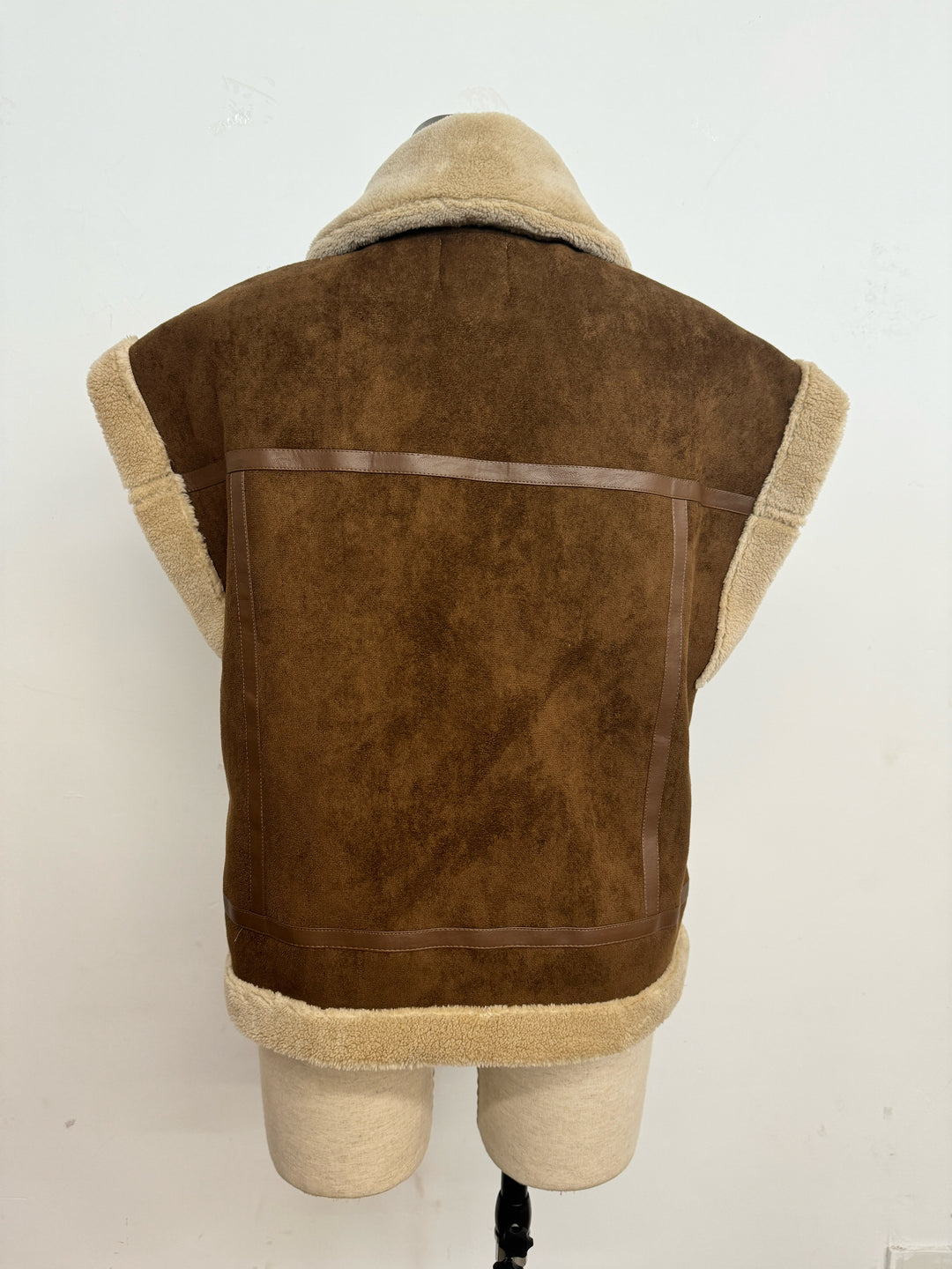 Gilet daim moumoute camel (5687)