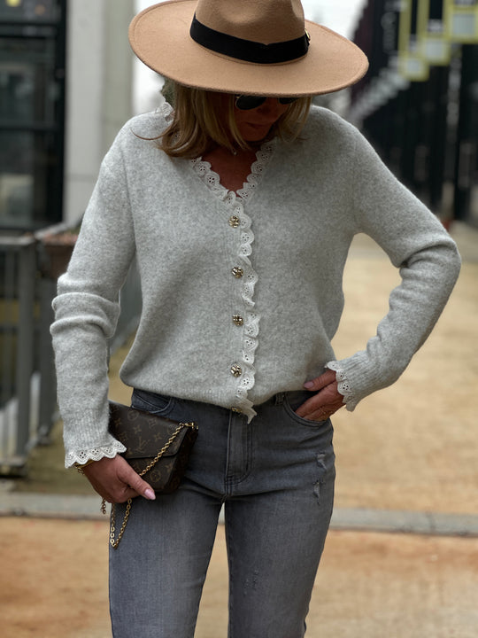 Pull/Gilet gris brodé