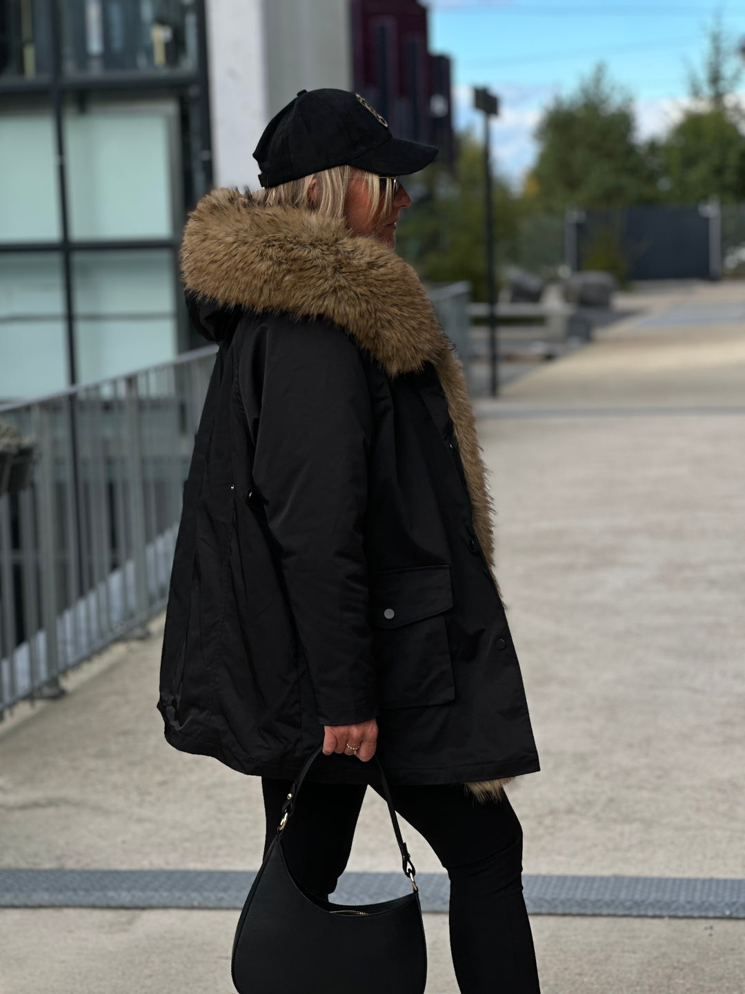 Parka Noir capuche Fourrure Olivia