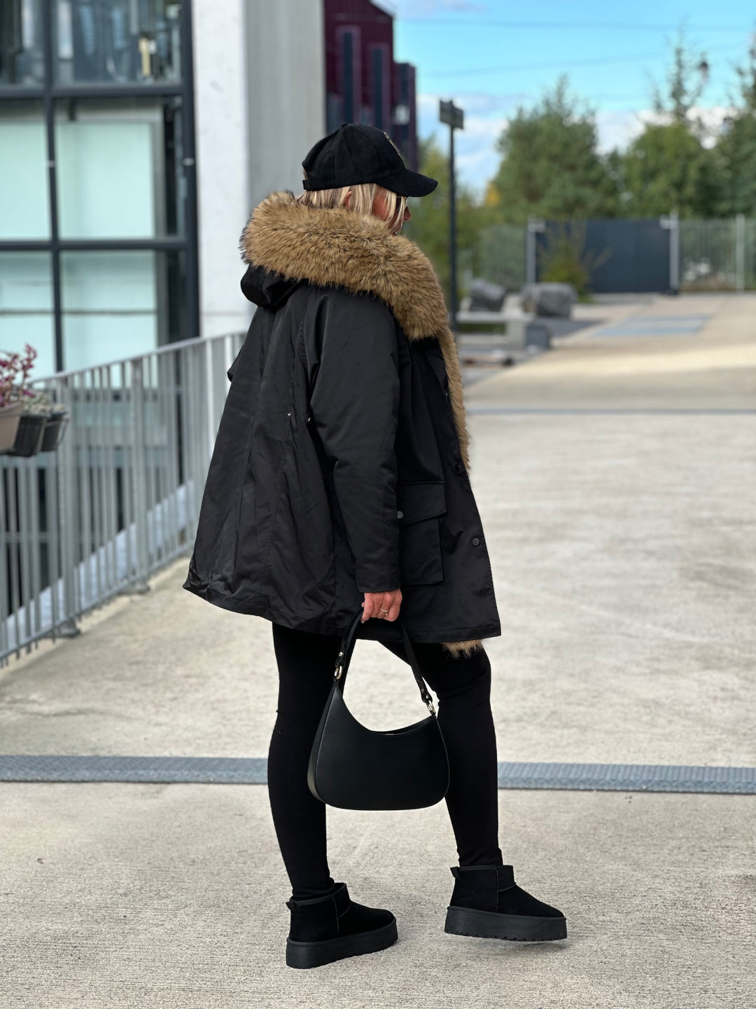 Parka Noir capuche Fourrure Olivia