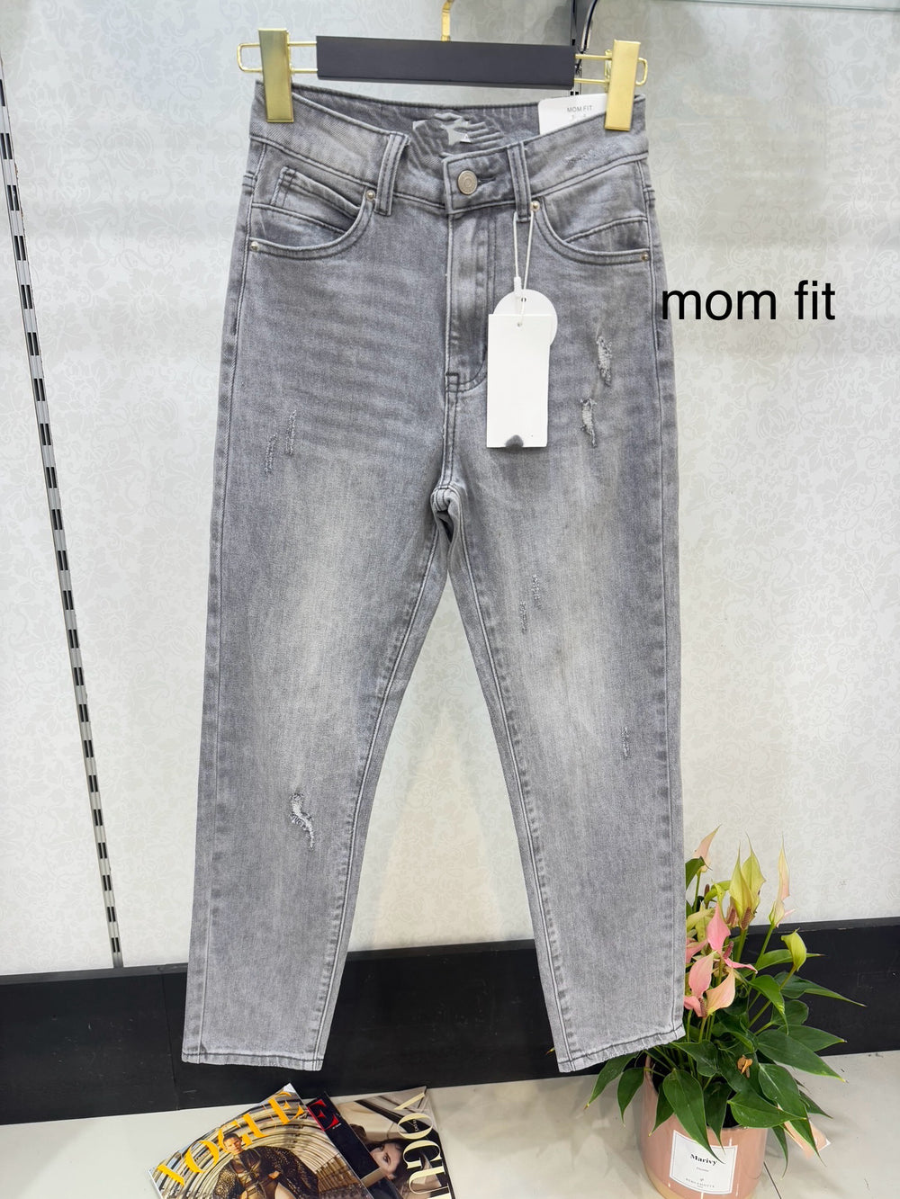 Jean Gris claire mom /570 (taille un peu petit )