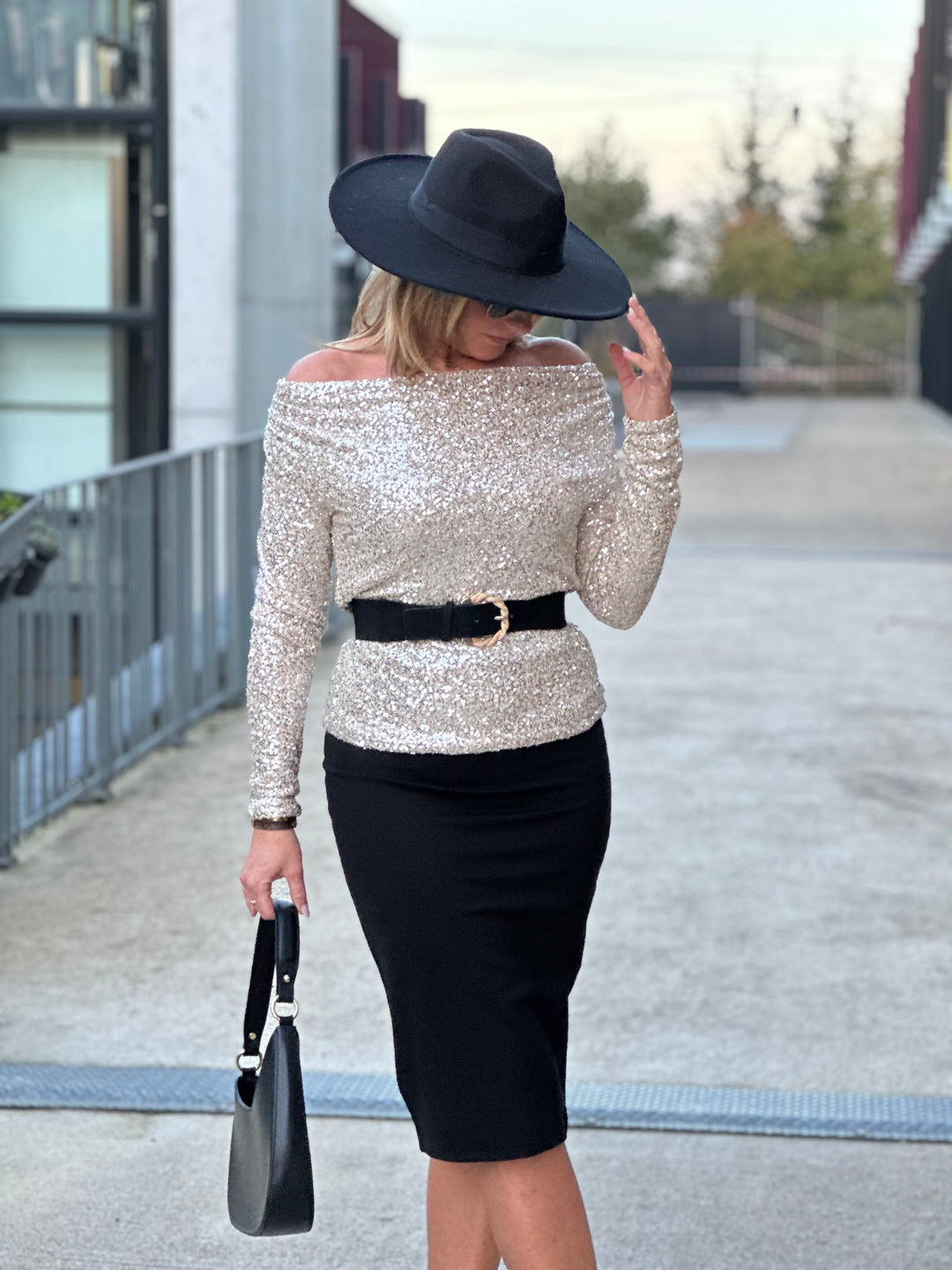 Top sequin col drapé beige/ Ch520