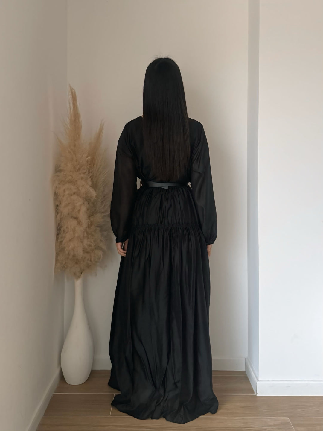 Robe longue ceinturée en Noir/Pf250