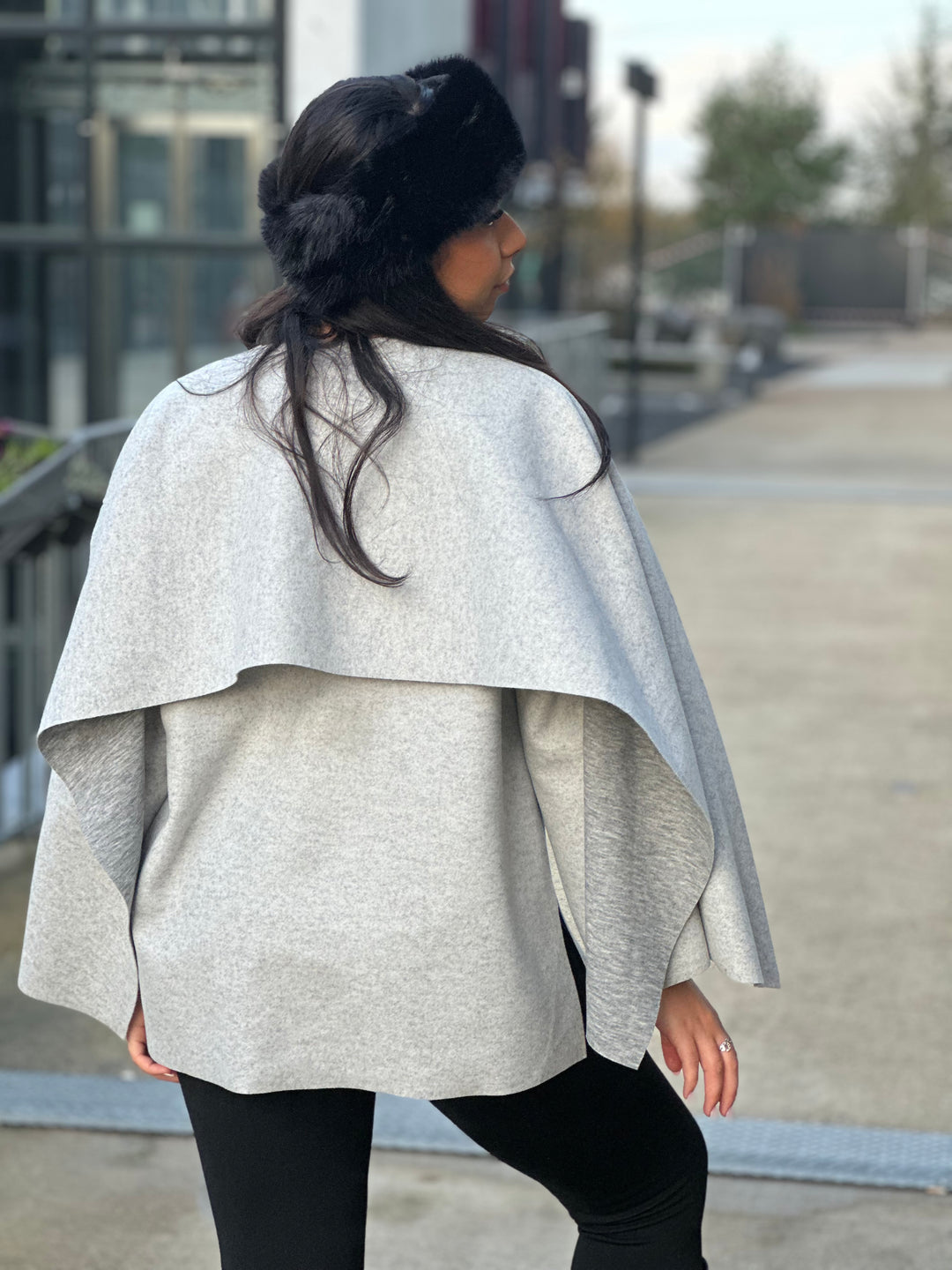 Poncho col écharpe gris claire