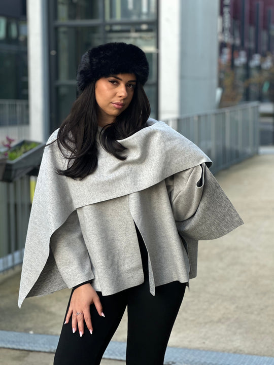 Poncho col écharpe gris claire