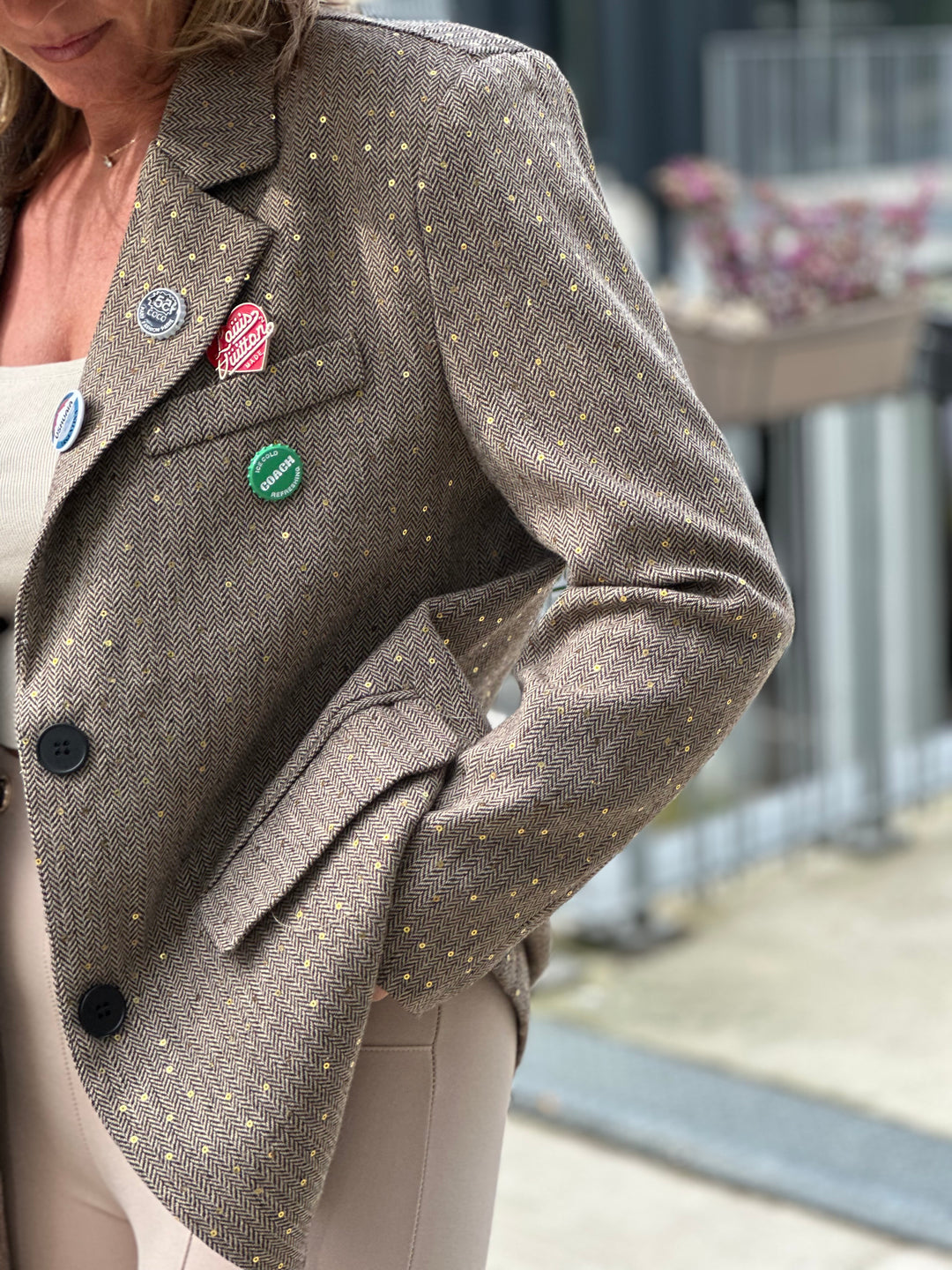 Blazer strass aux pin’s