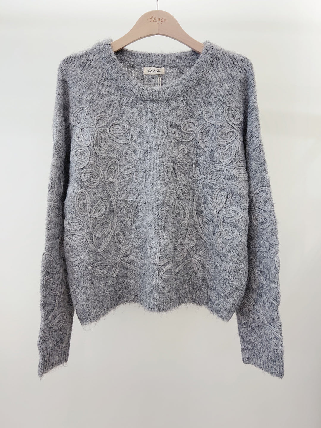 Pull brodé tressé gris