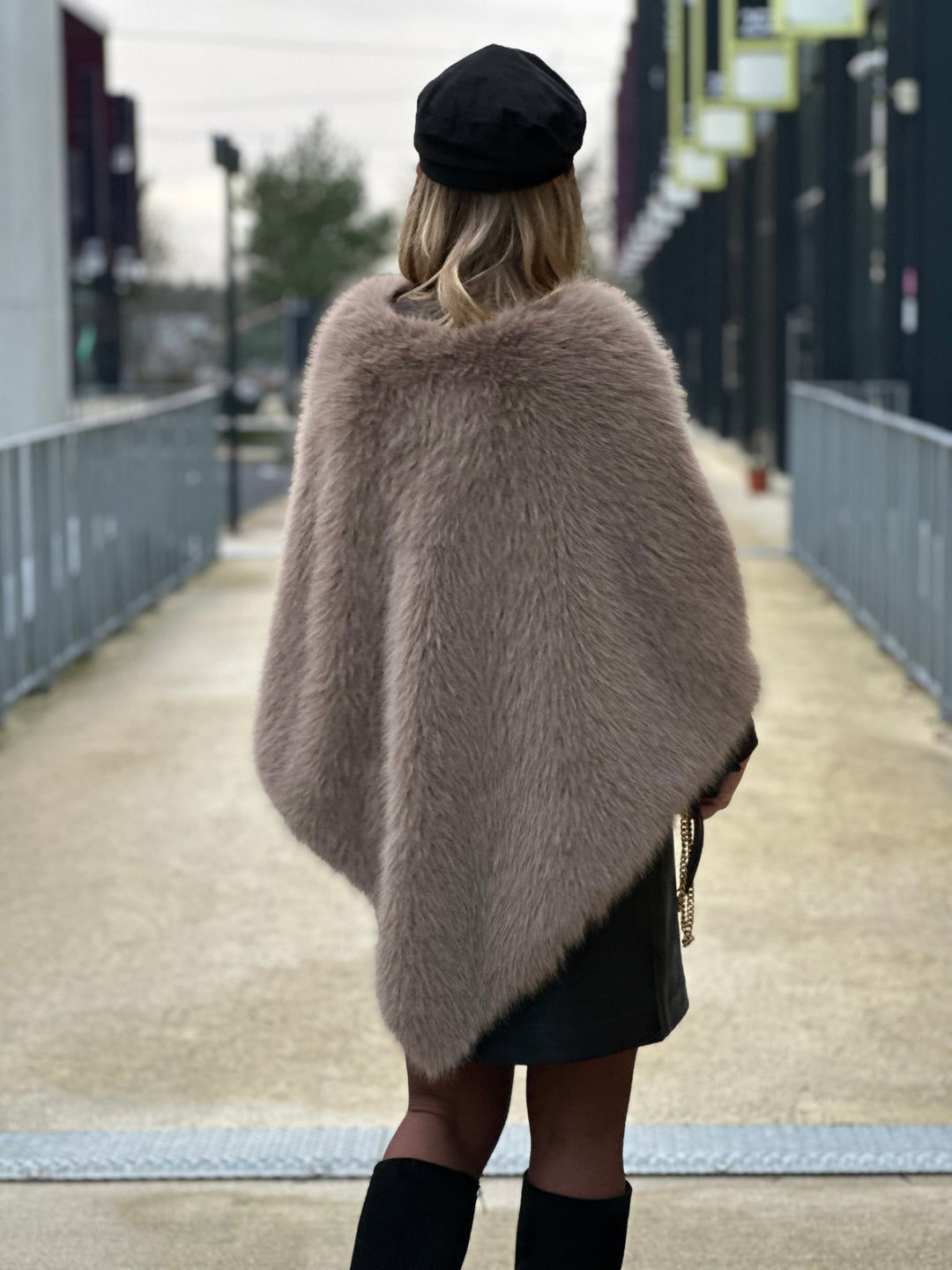 Poncho fourrure taupe