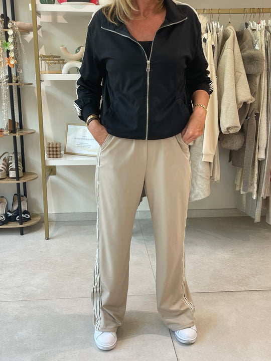 Ensemble jogging haut noir + pantalon beige