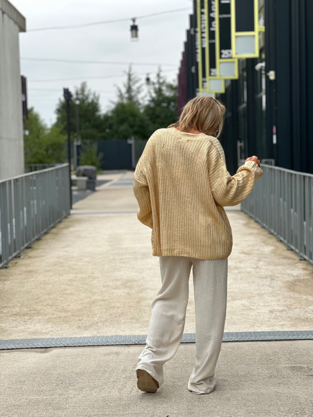 Gilet métallique Oversize en Beige/or