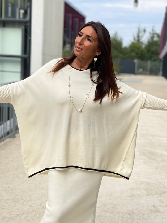 Pull poncho écru bandes noir Sacha