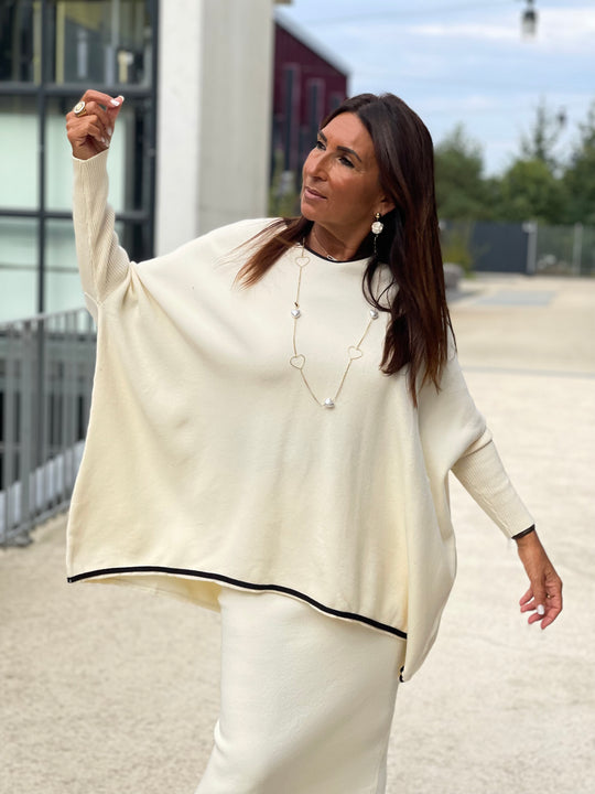 Pull poncho écru bandes noir Sacha