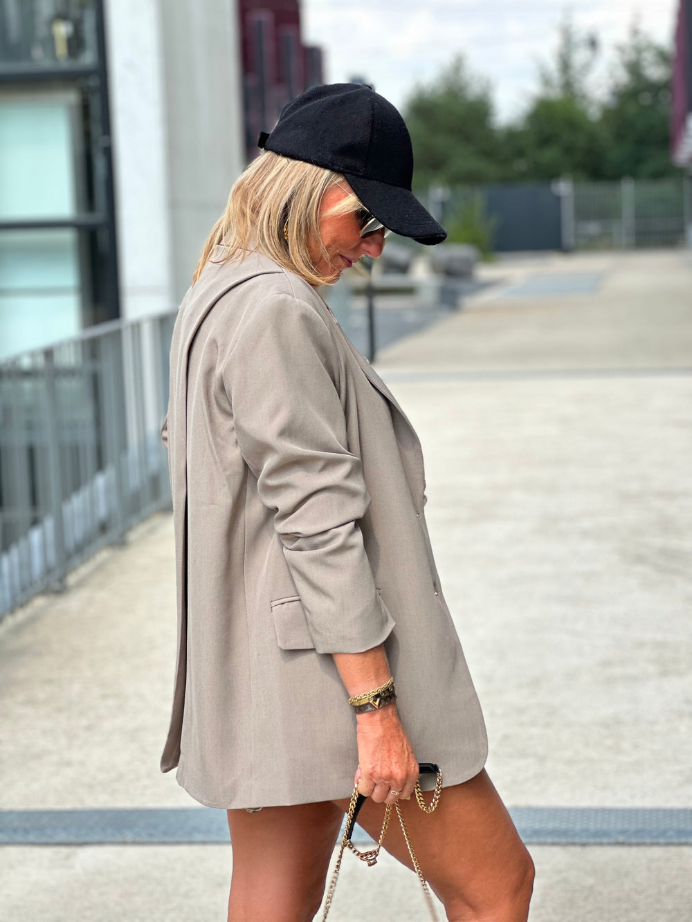 Blazer oversize ouvert dos En taupe Elodie